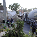 Fotók érkeztek a budafoki házba hajtott betonkeverőről