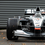 Most bárki lecsaphat Coulthard futamgyőztes McLaren F1-autójára