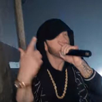 Ilyen magasan még nemigen énekelt Eminem (videó)