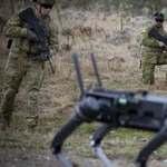 Gondolattal irányítható robotkutyát fejlesztett az ausztrál hadsereg – videó