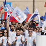 Macron győzelemre számíthat Franciaországban, de nem lesz felhőtlen az öröme