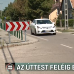 Az úttest feléig belógó járdát kell kerülgetniük az autósoknak Szigetszentmiklóson