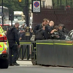 Videón az autós támadás a londoni parlamentnél