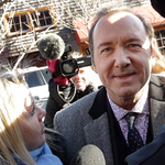 Tíz perc alatt lezavarta a bíróság a szexuális zaklatással vádolt Kevin Spacey meghallgatását