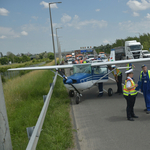 Új fotók jöttek az M1-M7-en landolt repülőről