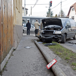 Fotó: villanyoszlopott döntött ki egy Fiat Budapesten