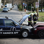 Újabb káosz: frontális karambol volt a Budagyöngye előtt – fotó