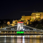 Dunába dobták a magyar zászlót, kihallgatta őket a rendőrség