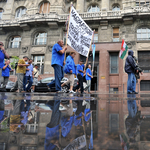 A TMRSZ a Belügyminisztérium előtt demonstrál