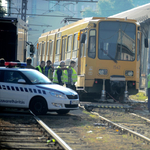 Kisiklott egy villamos a VIII. kerületben, fotók jöttek a balesetről