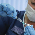 A Moderna is elindította koronavírus-vakcinája engedélyezési folyamatát az USA-ban és Európában