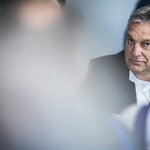 Segítsen megfejteni, kivel fagyizik ilyen vidáman Orbán Viktor