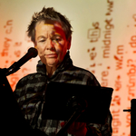 Ha azt hiszed, a technológia megoldja a problémáidat, akkor nem érted a technológiát és a problémáidat – Laurie Anderson a Magyar Zene Házában