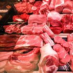 Csökken a sertés ára, a pánikvásárlás után újra van elég hús szinte minden boltban