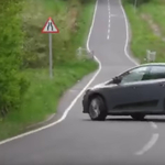 Driftelni akart a Ford sofőrje, csúnya égés lett belőle – videó