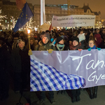 Vízzel öntötték nyakon a hétfői tanártüntetés résztvevőit 