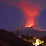 Erős földrengés volt Szicíliában, az Etnából láva folyik