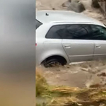 Videó: Egy autós úgy gondolta, hogy legyőzi a megáradt romániai folyót