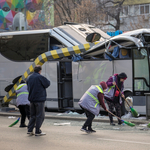 Egy ember meghalt Bukarestben, amikor egy korlát behorpasztotta a turistabusz tetejét 