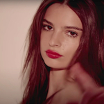 Tíz éve vetkőzött le Emily Ratajkowski három férfi kedvéért, és azóta megy a vita a testéről