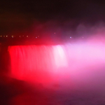 Piros-fehér-zöldre „festették” a Niagara-vízesést 1956 emlékére