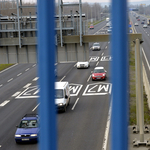 Áthajtott a szembesávba egy kamion az M5-ösön, két autó kigyulladt