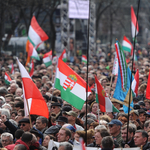 Egy évvel a választások előtt talán jobb is, hogy otthon kell ünnepelnünk március idusát