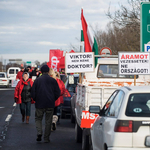 "Hadd hallja csak a gépház zaját a kormány" - blokáddal tiltakoztak az útdíj ellen