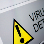 Pendrive-ot dugott egy amerikai ügynök a számítógépébe, azonnal beindult a vírustelepítés