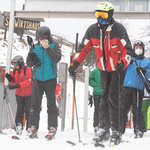 Tömegek indultak el síelni Ausztriában, több pályát is lezártak