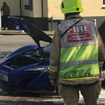 A jelentős anyagi kár tipikus este: az utcán lángoló McLaren P1