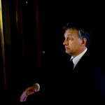 Mennyiért fényképezik Orbán Viktort?