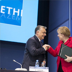 Timothy Garton Ash: Merkel megállíthatta volna Orbánt