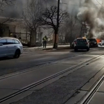 Sűrű füsttel égett egy autó a Böszörményi úton - videó