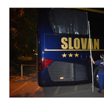 Elfogták a férfit, aki kővel dobta meg a Slovan Bratislava csapatbuszát