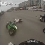 Valószínűleg ez a motorosok egyik rémálma - videó