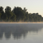 Tizenkét, pillepalackokon lebegő hajóval kezdték el gyűjteni a hulladékot a Tisza-tónál