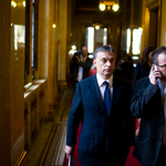 Több mint harcostárs: sok ponton összefonódik Orbán és Szájer kapcsolati hálója