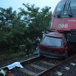 Railjet gyűrt fel egy Opelt, vádat emelhetnek a sofőr ellen – fotók