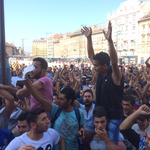 Külföldi stáboknak nyilatkoztak a menekültek a magyarokról a Keleti előtt