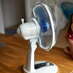 A szülők a függönyt pléddel, a klímát ventilátorral próbálják pótolni a debreceni gyermekklinikán