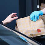 Illatos óriásplakáttal reklámozza magát a McDonald's