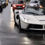 Tolatóradar: nocsak, egy LaFerrari Aperta a budapesti dugóban