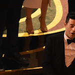 Rami Malek akkorát esett az Oscar színpadáról, hogy a mentőknek kellett ellátniuk