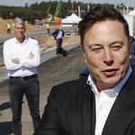 Elon Musk Teslája szárnyal, az a kérdés, lufi-e vagy űrhajó