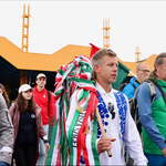 Magyar Péter megérkezett Romániába: „Nem szavazatokért jöttünk, hanem, hogy lemossuk a gyalázatot, mert a miniszterelnök szembe köpte a határon túli magyarokat”