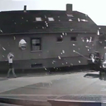 150-nel húzott el az autós a rendőrautó mellett, majd karambolozott – videó 