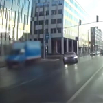 Pont a rendőrök előtt próbált ki egy visszafogott driftelést egy sofőr a Váci úton - videó