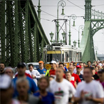 Fotók: rekordot döntöttek a futók a Budapest Maratonon