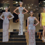 Újra Versace haute couture nyolc év után Párizsban (videó)